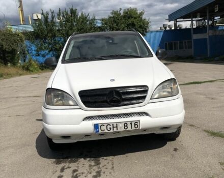 Белый Мерседес МЛ, объемом двигателя 2.7 л и пробегом 111 тыс. км за 4400 $, фото 3 на Automoto.ua