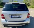 Белый Мерседес МЛ, объемом двигателя 3 л и пробегом 340 тыс. км за 5500 $, фото 3 на Automoto.ua