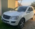 Белый Мерседес МЛ, объемом двигателя 3 л и пробегом 275 тыс. км за 12500 $, фото 1 на Automoto.ua