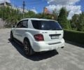 Белый Мерседес МЛ, объемом двигателя 5.5 л и пробегом 200 тыс. км за 14000 $, фото 8 на Automoto.ua