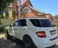 Белый Мерседес МЛ, объемом двигателя 5.5 л и пробегом 200 тыс. км за 14000 $, фото 6 на Automoto.ua