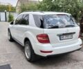 Белый Мерседес МЛ, объемом двигателя 3 л и пробегом 250 тыс. км за 12900 $, фото 4 на Automoto.ua