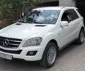 Белый Мерседес МЛ, объемом двигателя 3 л и пробегом 250 тыс. км за 12900 $, фото 1 на Automoto.ua