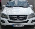 Белый Мерседес МЛ, объемом двигателя 3 л и пробегом 250 тыс. км за 12900 $, фото 1 на Automoto.ua