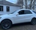 Белый Мерседес МЛ, объемом двигателя 3 л и пробегом 300 тыс. км за 14000 $, фото 1 на Automoto.ua