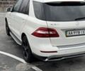 Белый Мерседес МЛ, объемом двигателя 3 л и пробегом 160 тыс. км за 22300 $, фото 3 на Automoto.ua