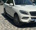 Белый Мерседес МЛ, объемом двигателя 3 л и пробегом 217 тыс. км за 22500 $, фото 1 на Automoto.ua