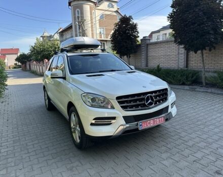 Белый Мерседес МЛ, объемом двигателя 3 л и пробегом 300 тыс. км за 19800 $, фото 1 на Automoto.ua