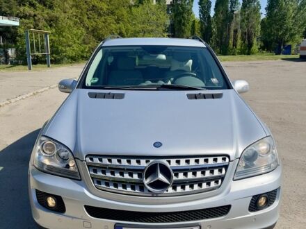 Мерседес МЛ 2006 в Павлограде на Automoto.ua Белый Мерседес МЛ, объемом двигателя 3 л и пробегом 340 тыс. км за 5800 $, фото 1 на Automoto.ua