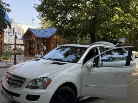 Мерседес МЛ 2007 в Одессе на Automoto.ua Белый Мерседес МЛ, объемом двигателя 3.5 л и пробегом 217 тыс. км за 11000 $, фото 1 на Automoto.ua