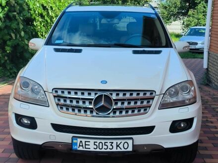 Білий Мерседес МЛ, об'ємом двигуна 3.5 л та пробігом 152 тис. км за 13000 $, фото 1 на Automoto.ua