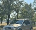 Бежевий Мерседес МЛ, об'ємом двигуна 0 л та пробігом 250 тис. км за 4200 $, фото 2 на Automoto.ua