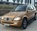 Бежевый Мерседес МЛ, объемом двигателя 2.7 л и пробегом 500 тыс. км за 4000 $, фото 1 на Automoto.ua