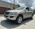 Бежевый Мерседес МЛ, объемом двигателя 3 л и пробегом 300 тыс. км за 5300 $, фото 1 на Automoto.ua