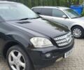 Черный Мерседес МЛ, объемом двигателя 3 л и пробегом 220 тыс. км за 4800 $, фото 1 на Automoto.ua