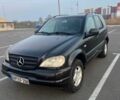 Чорний Мерседес МЛ, об'ємом двигуна 2.7 л та пробігом 390 тис. км за 4500 $, фото 1 на Automoto.ua