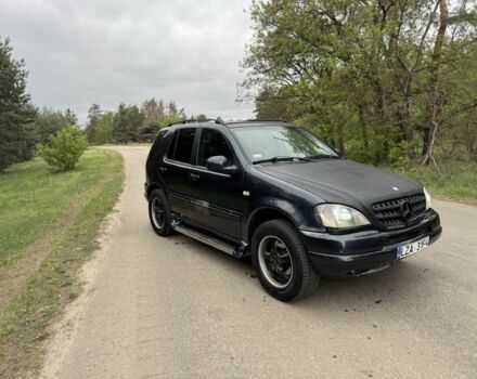 Чорний Мерседес МЛ, об'ємом двигуна 3.2 л та пробігом 358 тис. км за 3850 $, фото 3 на Automoto.ua