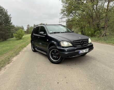 Чорний Мерседес МЛ, об'ємом двигуна 3.2 л та пробігом 358 тис. км за 3850 $, фото 1 на Automoto.ua