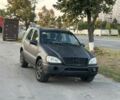 Черный Мерседес МЛ, объемом двигателя 2.7 л и пробегом 310 тыс. км за 2000 $, фото 1 на Automoto.ua