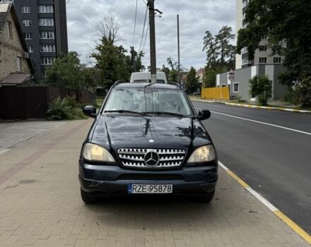 Черный Мерседес МЛ, объемом двигателя 2.7 л и пробегом 350 тыс. км за 4350 $, фото 7 на Automoto.ua