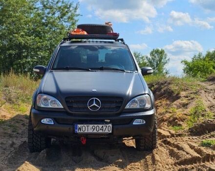 Черный Мерседес МЛ, объемом двигателя 2.7 л и пробегом 188 тыс. км за 2933 $, фото 1 на Automoto.ua
