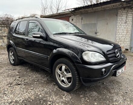 Черный Мерседес МЛ, объемом двигателя 0 л и пробегом 272 тыс. км за 4350 $, фото 1 на Automoto.ua