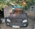 Черный Мерседес МЛ, объемом двигателя 2.7 л и пробегом 400 тыс. км за 3500 $, фото 1 на Automoto.ua