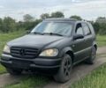 Чорний Мерседес МЛ, об'ємом двигуна 2.7 л та пробігом 300 тис. км за 3300 $, фото 1 на Automoto.ua