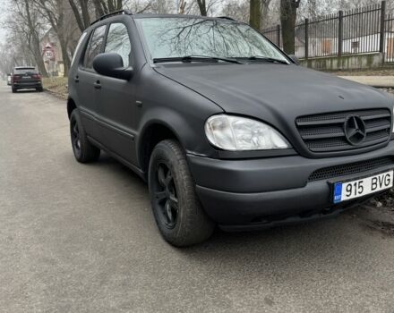 Черный Мерседес МЛ, объемом двигателя 0 л и пробегом 1000 тыс. км за 4200 $, фото 2 на Automoto.ua