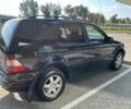 Черный Мерседес МЛ, объемом двигателя 5 л и пробегом 375 тыс. км за 8500 $, фото 6 на Automoto.ua
