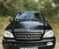 Черный Мерседес МЛ, объемом двигателя 2.7 л и пробегом 340 тыс. км за 4000 $, фото 1 на Automoto.ua
