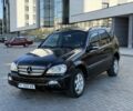 Чорний Мерседес МЛ, об'ємом двигуна 4 л та пробігом 300 тис. км за 2499 $, фото 1 на Automoto.ua
