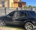 Чорний Мерседес МЛ, об'ємом двигуна 4 л та пробігом 445 тис. км за 4200 $, фото 1 на Automoto.ua