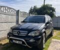Чорний Мерседес МЛ, об'ємом двигуна 4 л та пробігом 445 тис. км за 4200 $, фото 1 на Automoto.ua