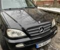 Черный Мерседес МЛ, объемом двигателя 5 л и пробегом 295 тыс. км за 8500 $, фото 1 на Automoto.ua