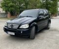 Чорний Мерседес МЛ, об'ємом двигуна 5.4 л та пробігом 124 тис. км за 12000 $, фото 1 на Automoto.ua