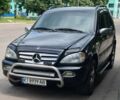 Черный Мерседес МЛ, объемом двигателя 3.7 л и пробегом 361 тыс. км за 6900 $, фото 1 на Automoto.ua