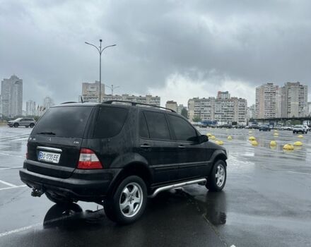 Чорний Мерседес МЛ, об'ємом двигуна 4 л та пробігом 250 тис. км за 4999 $, фото 13 на Automoto.ua