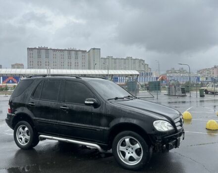 Чорний Мерседес МЛ, об'ємом двигуна 4 л та пробігом 250 тис. км за 4999 $, фото 18 на Automoto.ua