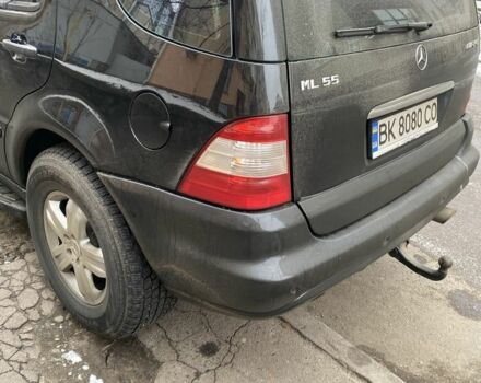 Черный Мерседес МЛ, объемом двигателя 5 л и пробегом 295 тыс. км за 8500 $, фото 3 на Automoto.ua