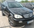 Черный Мерседес МЛ, объемом двигателя 4 л и пробегом 313 тыс. км за 6500 $, фото 1 на Automoto.ua