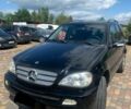 Черный Мерседес МЛ, объемом двигателя 2.7 л и пробегом 331 тыс. км за 5700 $, фото 1 на Automoto.ua