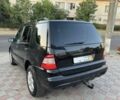 Черный Мерседес МЛ, объемом двигателя 2.7 л и пробегом 300 тыс. км за 4400 $, фото 6 на Automoto.ua