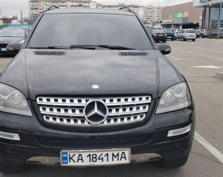 Черный Мерседес МЛ, объемом двигателя 3.5 л и пробегом 265 тыс. км за 10300 $, фото 1 на Automoto.ua