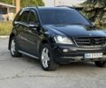 Чорний Мерседес МЛ, об'ємом двигуна 3 л та пробігом 291 тис. км за 10200 $, фото 1 на Automoto.ua