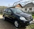 Черный Мерседес МЛ, объемом двигателя 3 л и пробегом 300 тыс. км за 11500 $, фото 1 на Automoto.ua