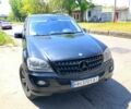 Черный Мерседес МЛ, объемом двигателя 3.5 л и пробегом 260 тыс. км за 9500 $, фото 2 на Automoto.ua