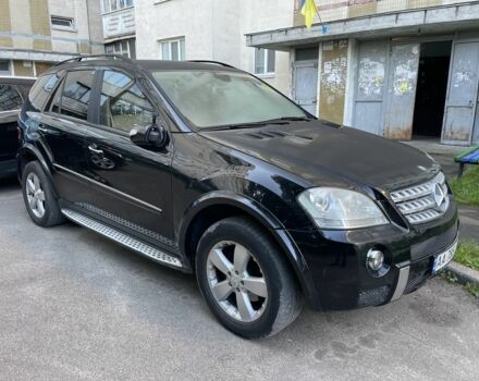 Чорний Мерседес МЛ, об'ємом двигуна 3.5 л та пробігом 242 тис. км за 8700 $, фото 1 на Automoto.ua