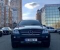 Черный Мерседес МЛ, объемом двигателя 3.5 л и пробегом 220 тыс. км за 8500 $, фото 1 на Automoto.ua