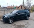 Черный Мерседес МЛ, объемом двигателя 5 л и пробегом 230 тыс. км за 10900 $, фото 1 на Automoto.ua
